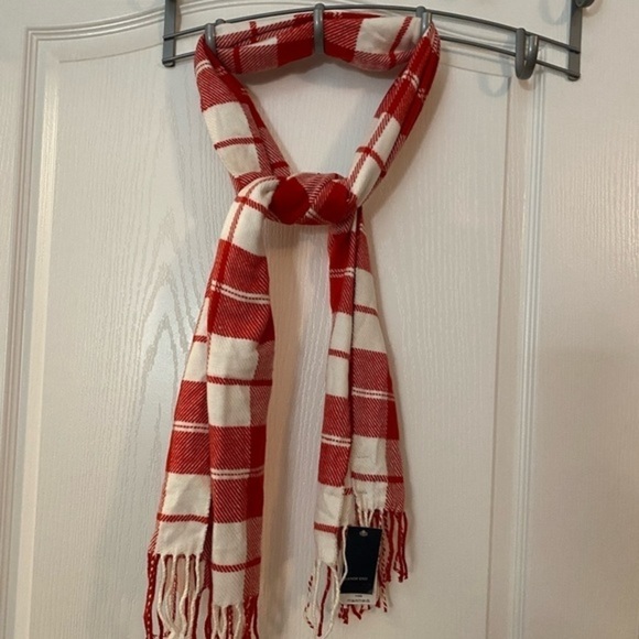 NWT Lands End Oblong plaid checked Scarf with tassels red and white - Picture 2 of 9